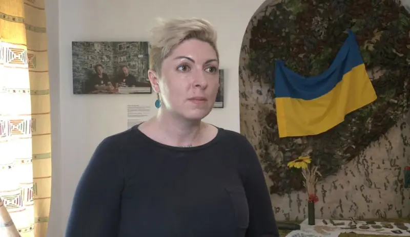 Фотовиставка в Каневі розповідає мовою світлин про біль полону: історії українських захисників